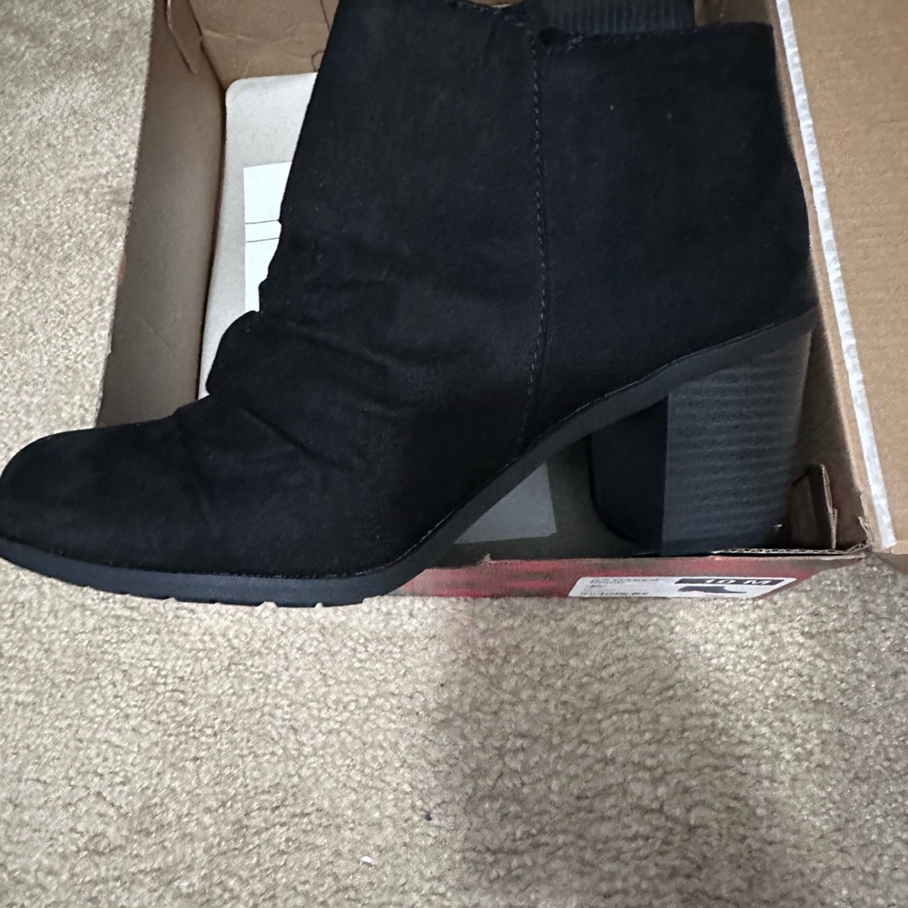 Arizona black Oakes ankle boots size 10